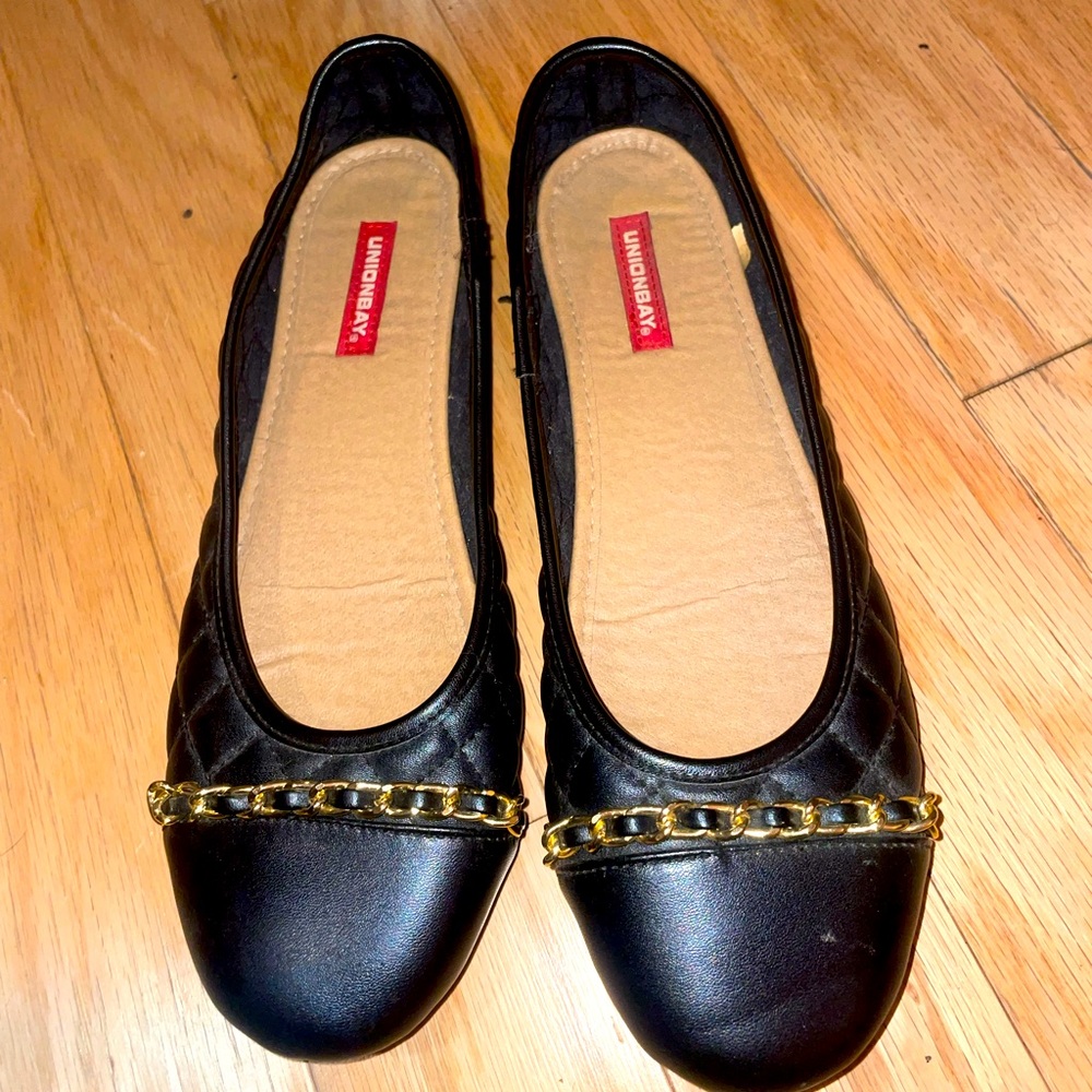 Size 10 Womens Union Bay Black Pleated Dress Flats with Gold Chain